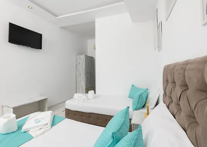 Boutique Giannikis By The לימנריה