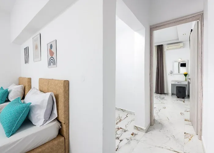 Boutique Giannikis By The