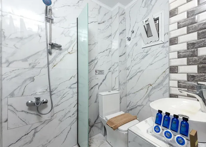 Boutique Giannikis By The לימנריה