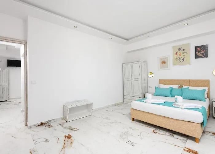 Boutique Giannikis By The