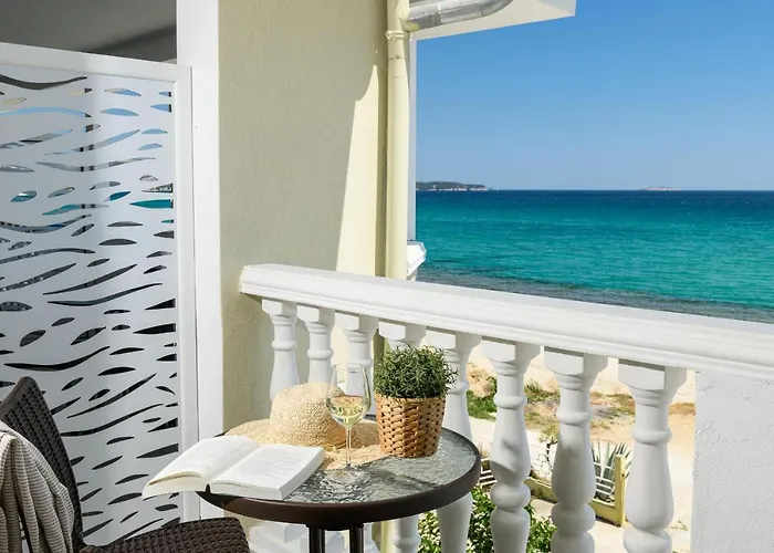 Boutique Giannikis By The