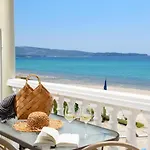 アパートホテル Boutique Giannikis By The 3*