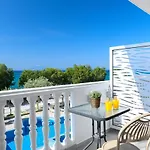 Boutique Giannikis By The