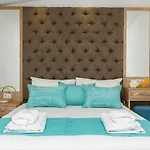 Boutique Giannikis By The