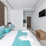 Boutique Giannikis By The 3* リメナリア