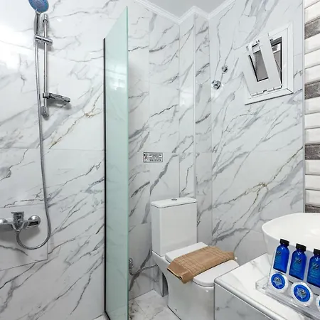 Boutique Giannikis By The לימנריה