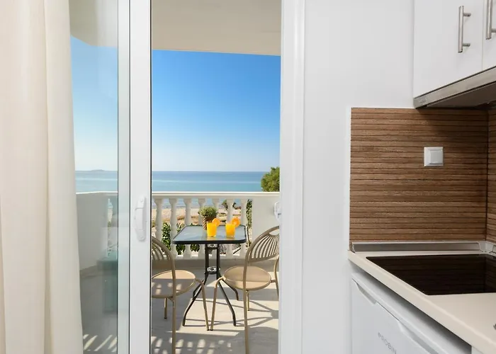 アパートホテル Boutique Giannikis By The 3*